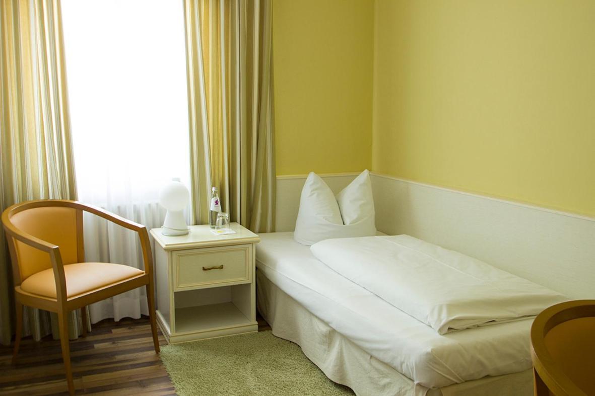 Hotel Schlee Hohenschäftlarn Quarto foto